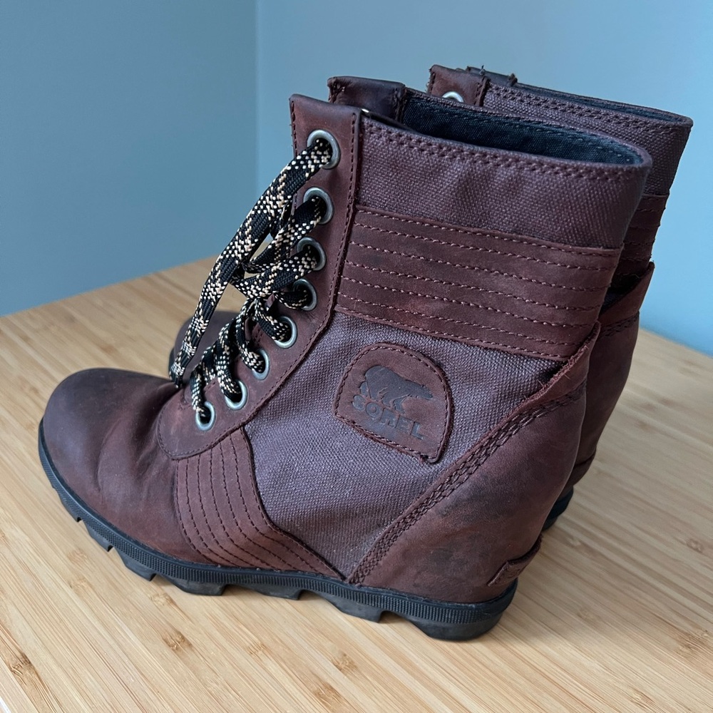 Sorel Lexie Waterproof wedge boots size 7.5